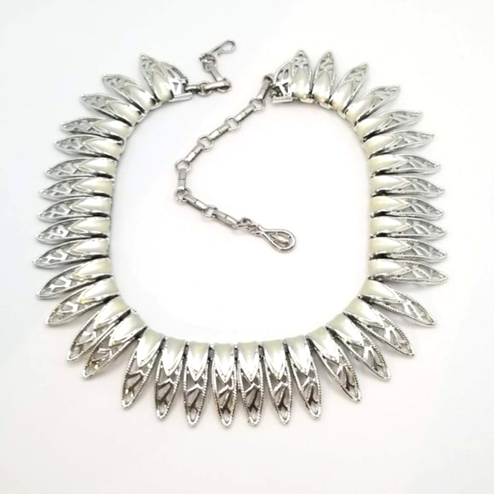 Coro Vintage Silver Tone Wreath Style Choker